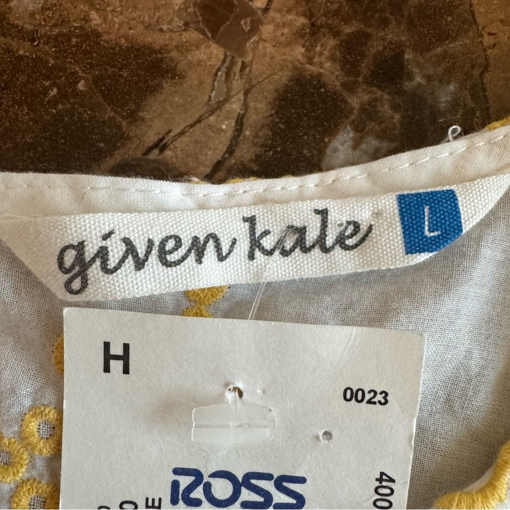 NWT Given Kale Women Top Size M Yellow Floral Eyelet Embroidered Scalloped Hem - Picture 5 of 12
